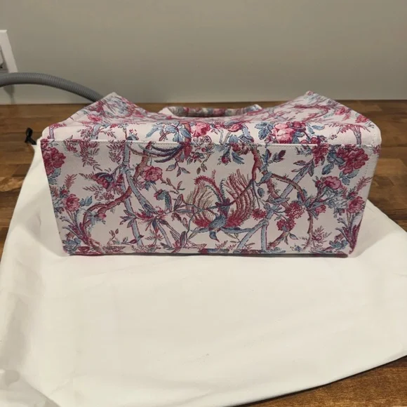 Aritzia Keep Tote - Picture 4 of 6